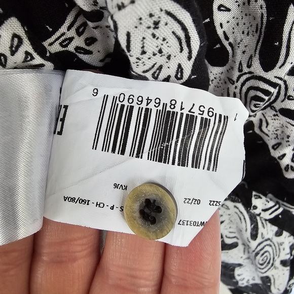 Quicksilver x Stranger Things Upside Down Button Up Top - Picture 11 of 11